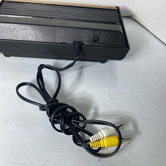 Atari Flashback 4 special edition console & 2 controllers. - Picture 9 of 14